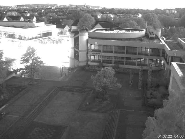 Foto der Webcam: Verwaltungsgebäude, Innenhof mit Audimax, Hörsaal-Gebäude 1