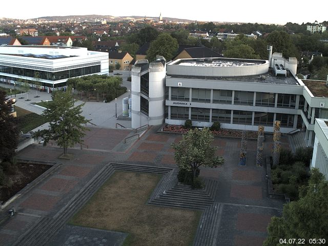 Foto der Webcam: Verwaltungsgebäude, Innenhof mit Audimax, Hörsaal-Gebäude 1