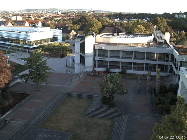 Foto der Webcam: Verwaltungsgebäude, Innenhof mit Audimax, Hörsaal-Gebäude 1