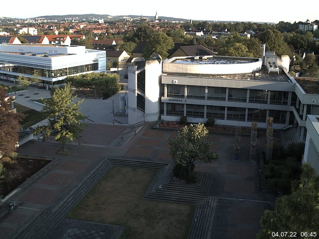 Foto der Webcam: Verwaltungsgebäude, Innenhof mit Audimax, Hörsaal-Gebäude 1