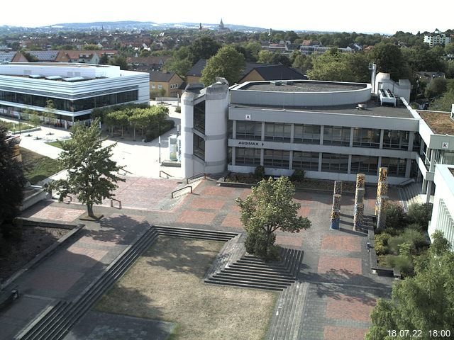 Foto der Webcam: Verwaltungsgebäude, Innenhof mit Audimax, Hörsaal-Gebäude 1