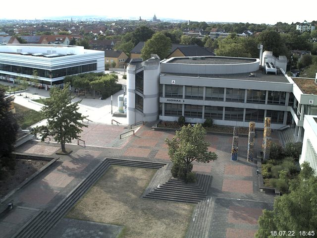 Foto der Webcam: Verwaltungsgebäude, Innenhof mit Audimax, Hörsaal-Gebäude 1