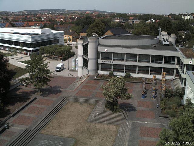 Foto der Webcam: Verwaltungsgebäude, Innenhof mit Audimax, Hörsaal-Gebäude 1