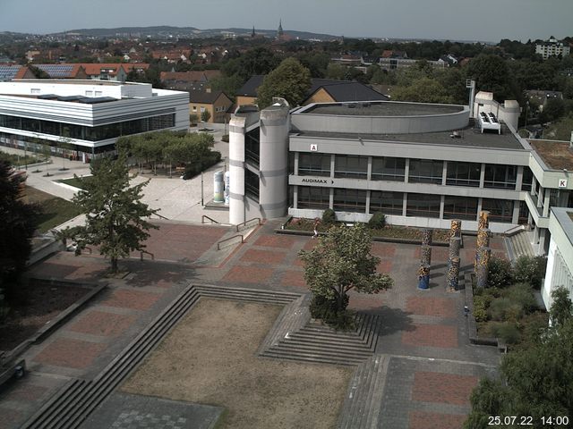 Foto der Webcam: Verwaltungsgebäude, Innenhof mit Audimax, Hörsaal-Gebäude 1