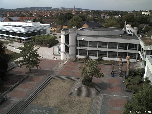 Foto der Webcam: Verwaltungsgebäude, Innenhof mit Audimax, Hörsaal-Gebäude 1