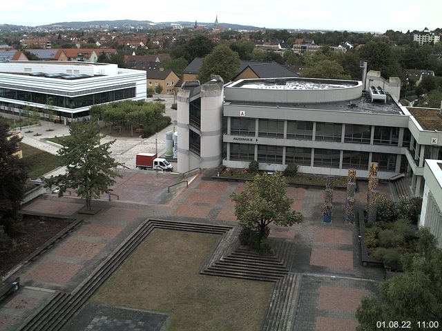 Foto der Webcam: Verwaltungsgebäude, Innenhof mit Audimax, Hörsaal-Gebäude 1