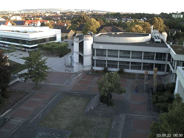 Foto der Webcam: Verwaltungsgebäude, Innenhof mit Audimax, Hörsaal-Gebäude 1