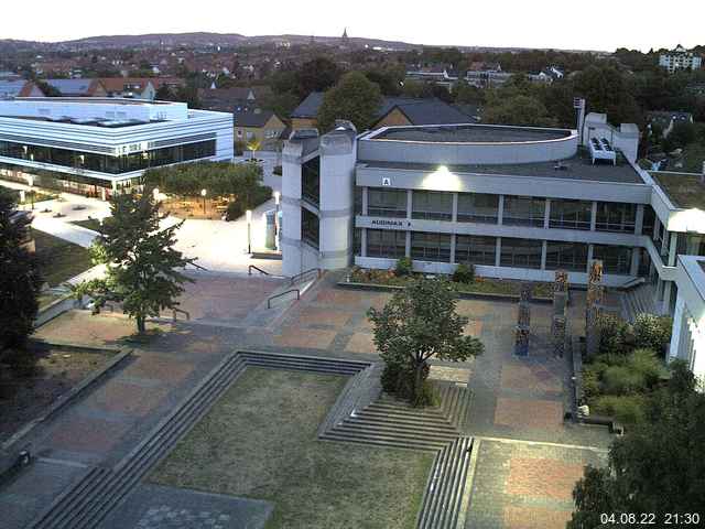 Foto der Webcam: Verwaltungsgebäude, Innenhof mit Audimax, Hörsaal-Gebäude 1