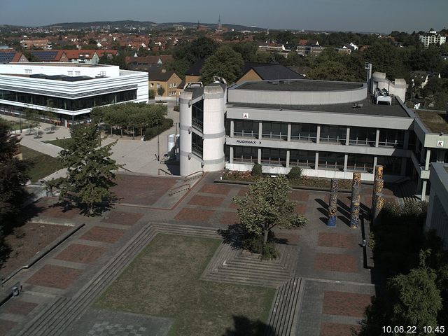 Foto der Webcam: Verwaltungsgebäude, Innenhof mit Audimax, Hörsaal-Gebäude 1