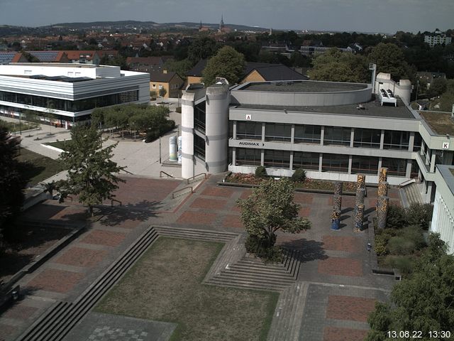 Foto der Webcam: Verwaltungsgebäude, Innenhof mit Audimax, Hörsaal-Gebäude 1