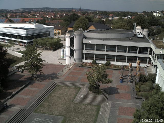 Foto der Webcam: Verwaltungsgebäude, Innenhof mit Audimax, Hörsaal-Gebäude 1