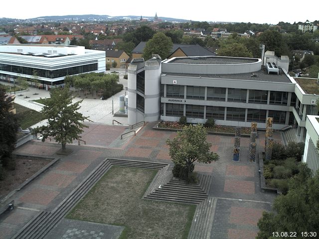 Foto der Webcam: Verwaltungsgebäude, Innenhof mit Audimax, Hörsaal-Gebäude 1