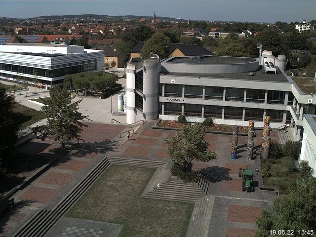 Foto der Webcam: Verwaltungsgebäude, Innenhof mit Audimax, Hörsaal-Gebäude 1