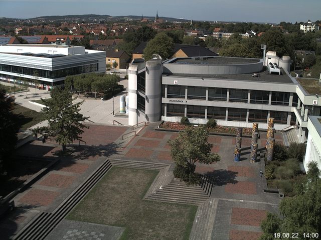 Foto der Webcam: Verwaltungsgebäude, Innenhof mit Audimax, Hörsaal-Gebäude 1