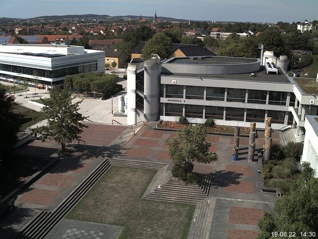 Foto der Webcam: Verwaltungsgebäude, Innenhof mit Audimax, Hörsaal-Gebäude 1