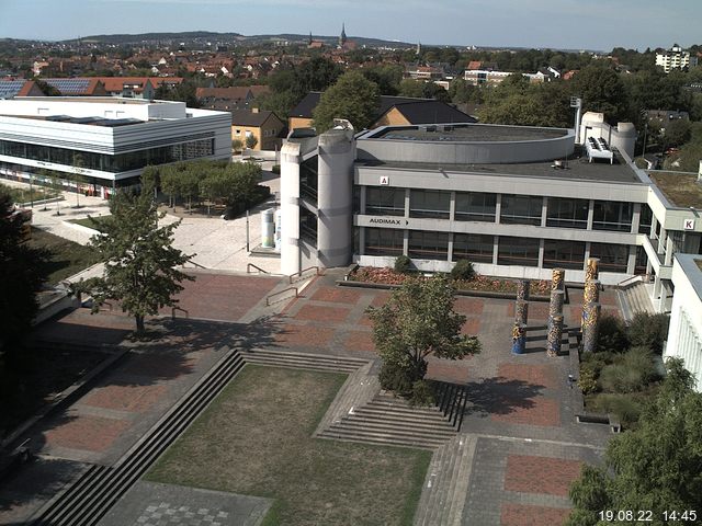 Foto der Webcam: Verwaltungsgebäude, Innenhof mit Audimax, Hörsaal-Gebäude 1