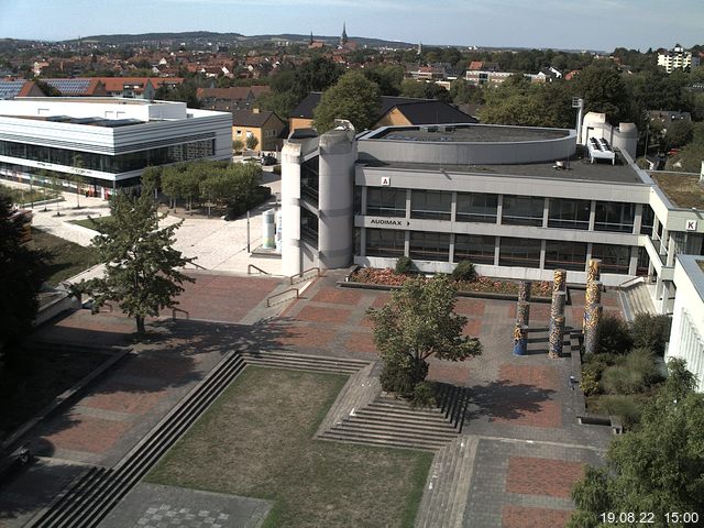 Foto der Webcam: Verwaltungsgebäude, Innenhof mit Audimax, Hörsaal-Gebäude 1