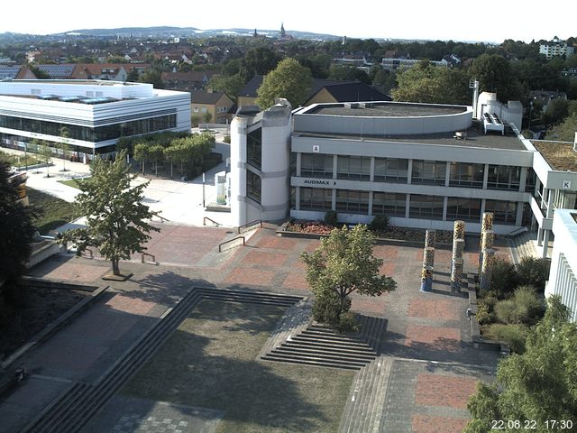 Foto der Webcam: Verwaltungsgebäude, Innenhof mit Audimax, Hörsaal-Gebäude 1