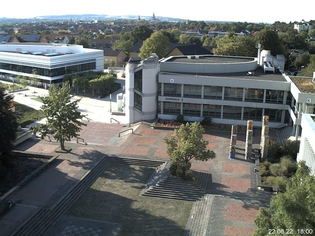 Foto der Webcam: Verwaltungsgebäude, Innenhof mit Audimax, Hörsaal-Gebäude 1