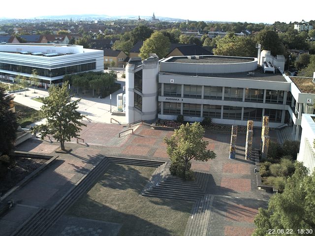 Foto der Webcam: Verwaltungsgebäude, Innenhof mit Audimax, Hörsaal-Gebäude 1