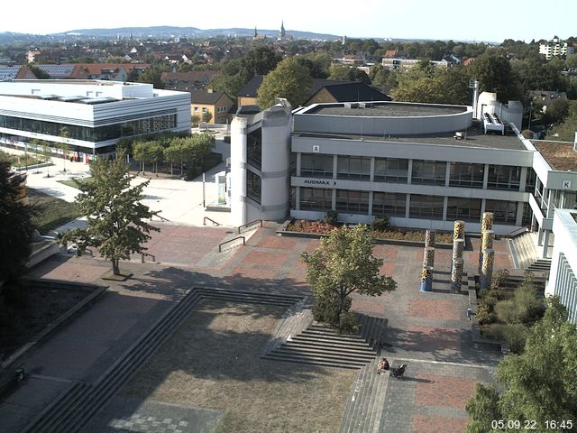 Foto der Webcam: Verwaltungsgebäude, Innenhof mit Audimax, Hörsaal-Gebäude 1