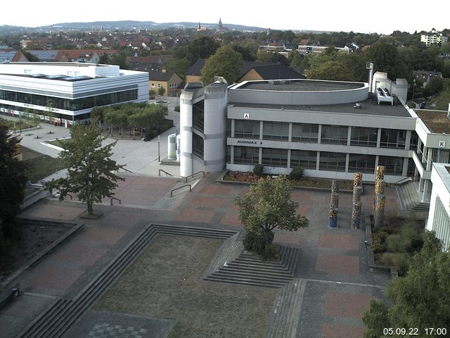 Foto der Webcam: Verwaltungsgebäude, Innenhof mit Audimax, Hörsaal-Gebäude 1