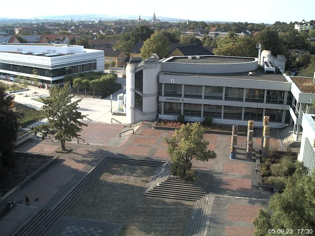 Foto der Webcam: Verwaltungsgebäude, Innenhof mit Audimax, Hörsaal-Gebäude 1