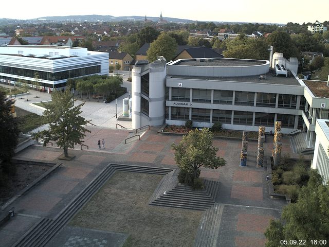 Foto der Webcam: Verwaltungsgebäude, Innenhof mit Audimax, Hörsaal-Gebäude 1