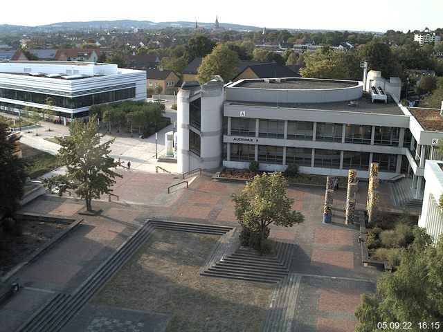 Foto der Webcam: Verwaltungsgebäude, Innenhof mit Audimax, Hörsaal-Gebäude 1