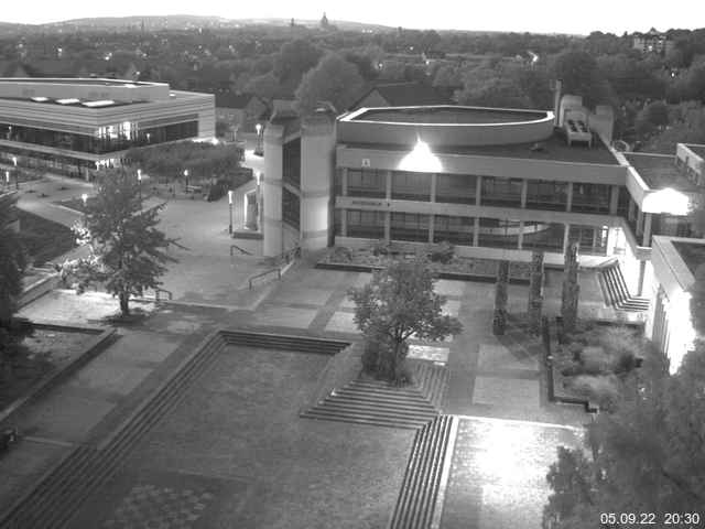 Foto der Webcam: Verwaltungsgebäude, Innenhof mit Audimax, Hörsaal-Gebäude 1