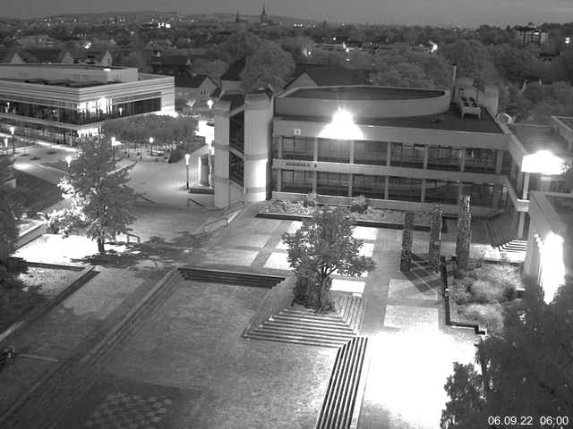 Foto der Webcam: Verwaltungsgebäude, Innenhof mit Audimax, Hörsaal-Gebäude 1