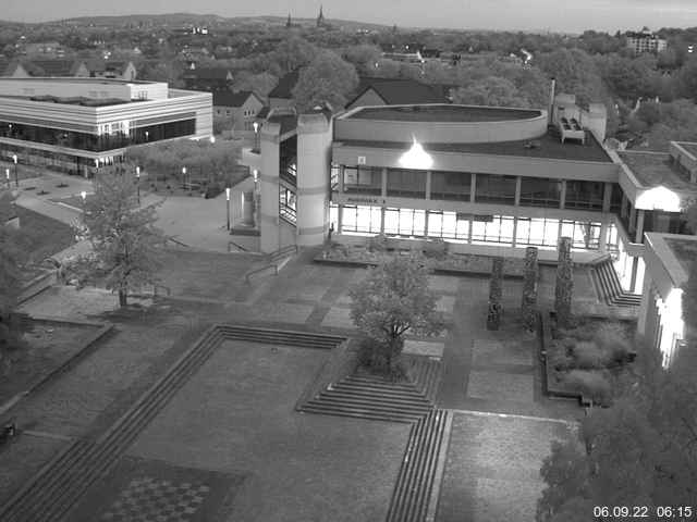 Foto der Webcam: Verwaltungsgebäude, Innenhof mit Audimax, Hörsaal-Gebäude 1