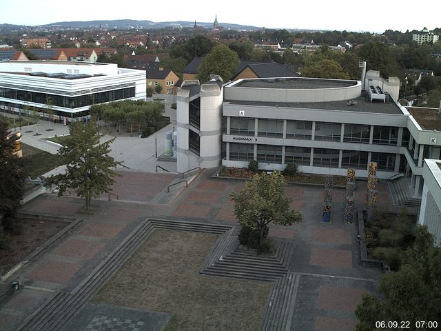 Foto der Webcam: Verwaltungsgebäude, Innenhof mit Audimax, Hörsaal-Gebäude 1