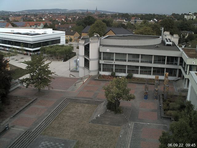 Foto der Webcam: Verwaltungsgebäude, Innenhof mit Audimax, Hörsaal-Gebäude 1