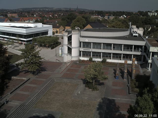 Foto der Webcam: Verwaltungsgebäude, Innenhof mit Audimax, Hörsaal-Gebäude 1