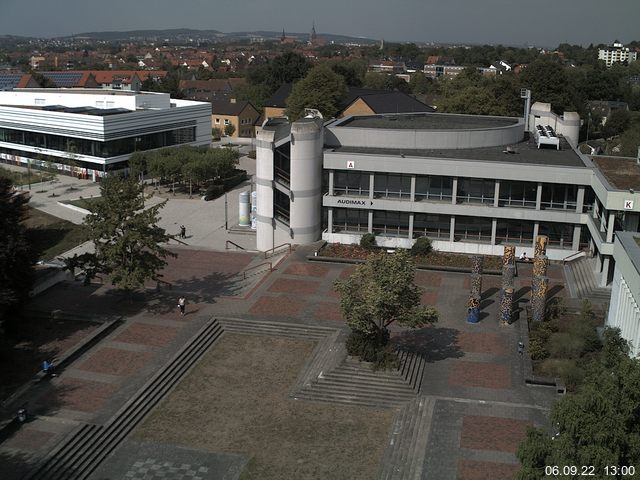 Foto der Webcam: Verwaltungsgebäude, Innenhof mit Audimax, Hörsaal-Gebäude 1