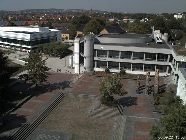 Foto der Webcam: Verwaltungsgebäude, Innenhof mit Audimax, Hörsaal-Gebäude 1