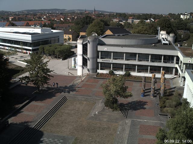 Foto der Webcam: Verwaltungsgebäude, Innenhof mit Audimax, Hörsaal-Gebäude 1