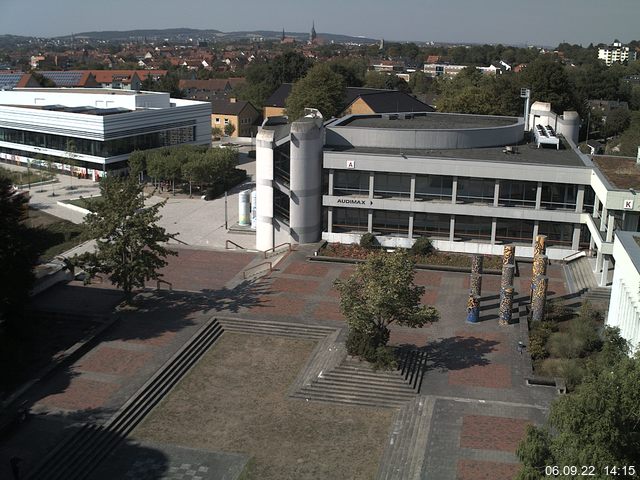 Foto der Webcam: Verwaltungsgebäude, Innenhof mit Audimax, Hörsaal-Gebäude 1