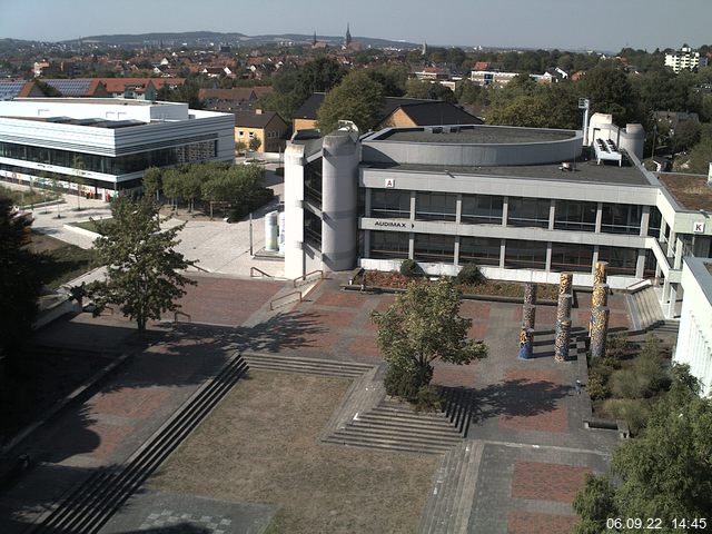 Foto der Webcam: Verwaltungsgebäude, Innenhof mit Audimax, Hörsaal-Gebäude 1