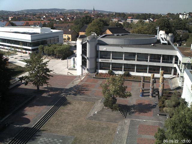 Foto der Webcam: Verwaltungsgebäude, Innenhof mit Audimax, Hörsaal-Gebäude 1