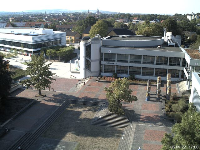 Foto der Webcam: Verwaltungsgebäude, Innenhof mit Audimax, Hörsaal-Gebäude 1