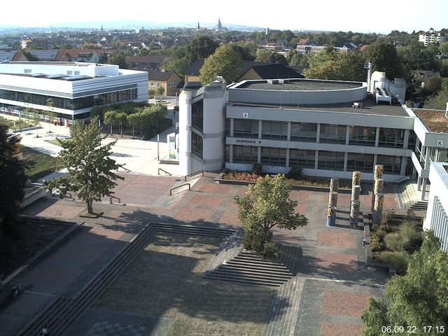 Foto der Webcam: Verwaltungsgebäude, Innenhof mit Audimax, Hörsaal-Gebäude 1