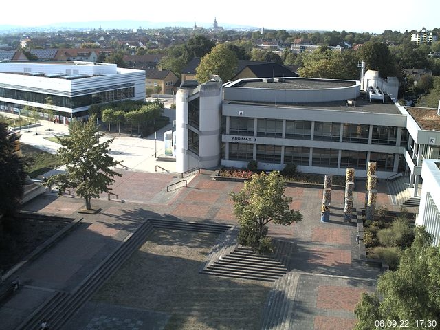 Foto der Webcam: Verwaltungsgebäude, Innenhof mit Audimax, Hörsaal-Gebäude 1