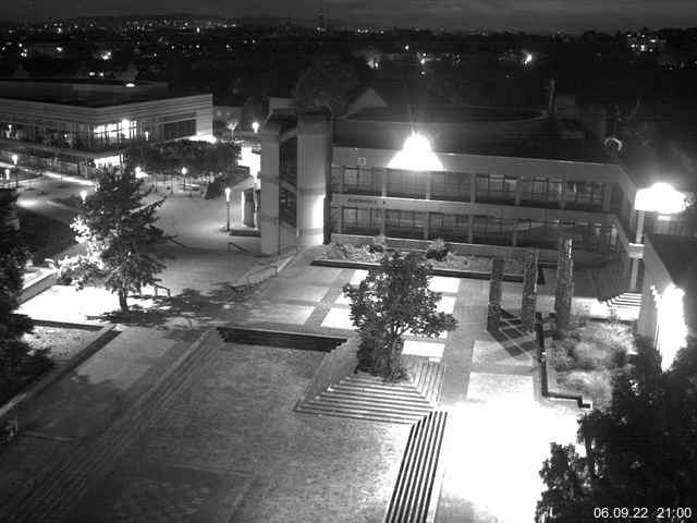 Foto der Webcam: Verwaltungsgebäude, Innenhof mit Audimax, Hörsaal-Gebäude 1