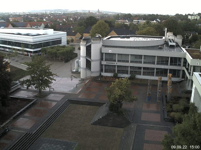 Foto der Webcam: Verwaltungsgebäude, Innenhof mit Audimax, Hörsaal-Gebäude 1