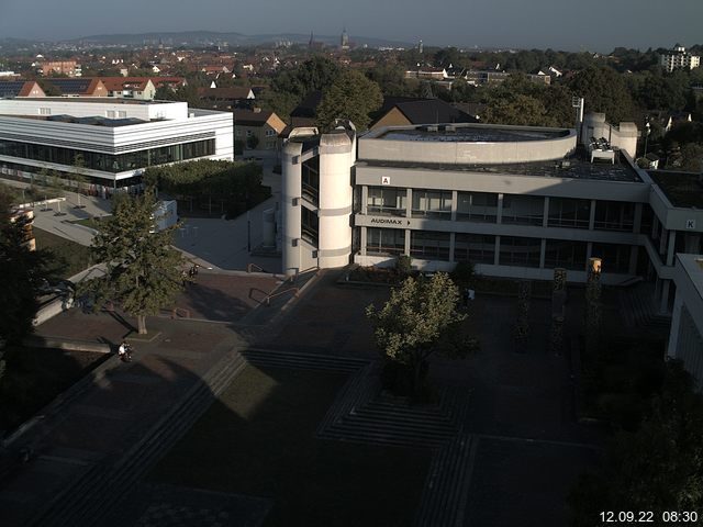 Foto der Webcam: Verwaltungsgeb&auml;ude, Innenhof mit Audimax, H&ouml;rsaal-Geb&auml;ude 1