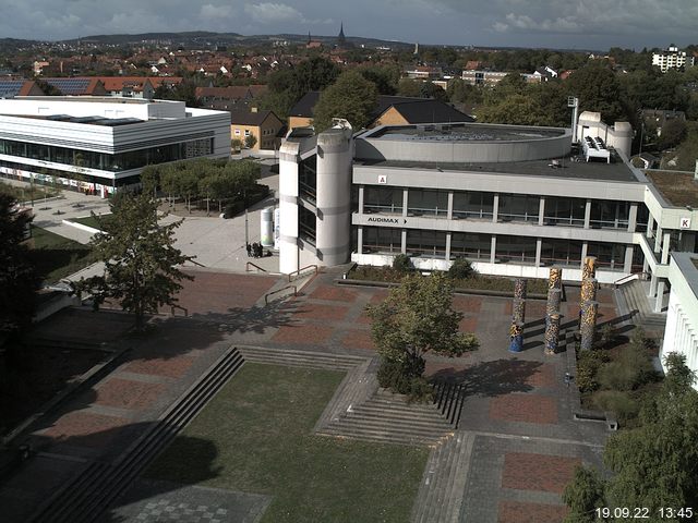 Foto der Webcam: Verwaltungsgebäude, Innenhof mit Audimax, Hörsaal-Gebäude 1