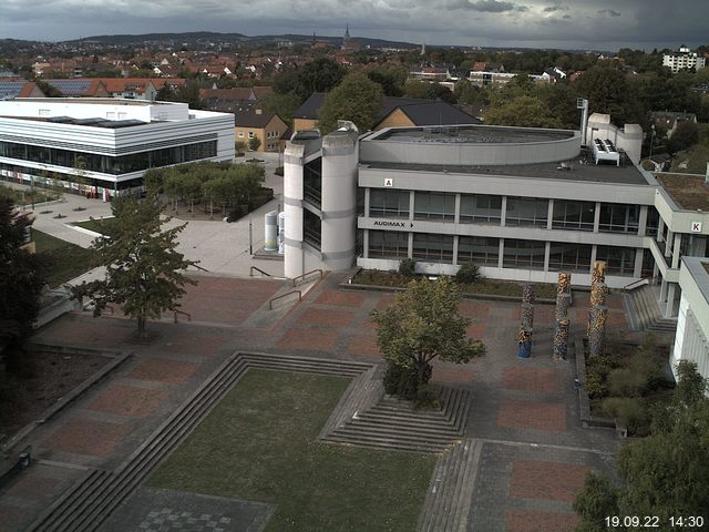 Foto der Webcam: Verwaltungsgebäude, Innenhof mit Audimax, Hörsaal-Gebäude 1