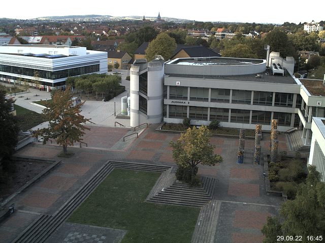 Foto der Webcam: Verwaltungsgebäude, Innenhof mit Audimax, Hörsaal-Gebäude 1